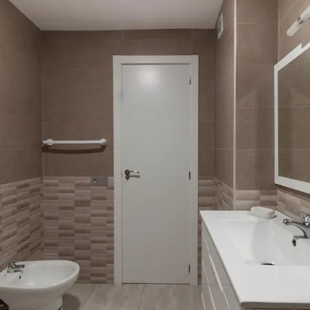 Spacious In A Residential Area Apartment *