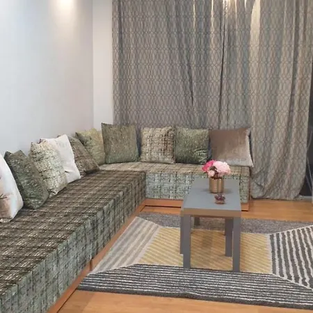 Spacious In A Residential Area Apartment *