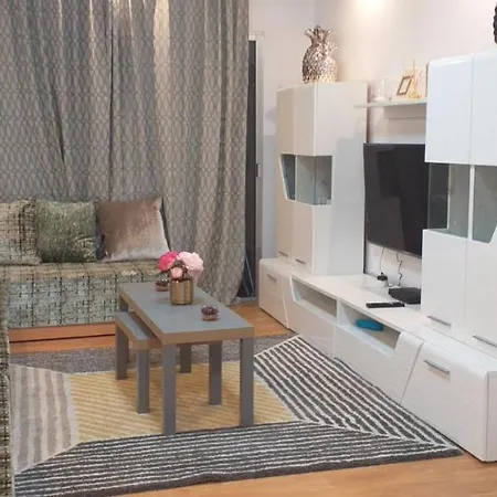 Apartment Spacious In A Residential Area *